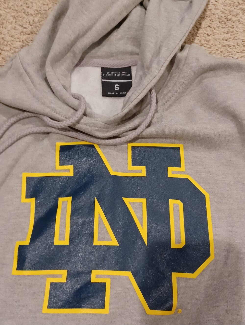 Notre Dame Men's Gray Hoodie with Navy & Gold Crest Size S - Picture 4 of 9